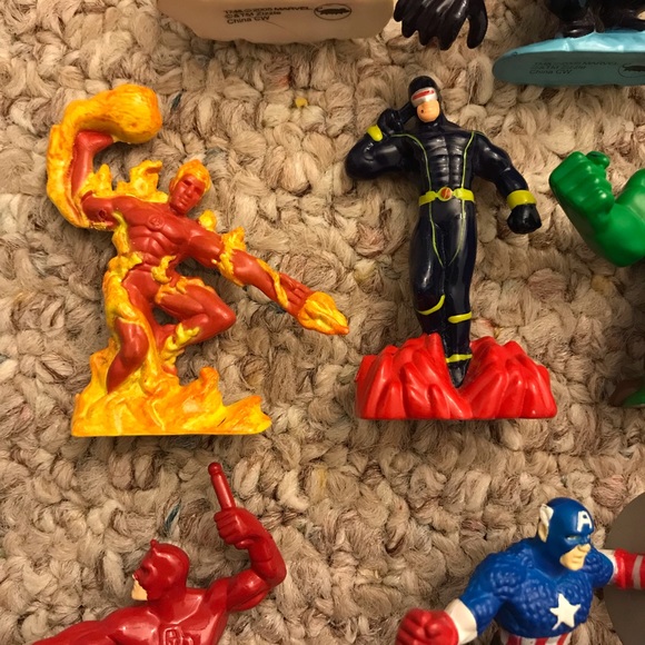 Set of 10 Marvel figurines (I found Iron Man and Wolverine) - Picture 4 of 9